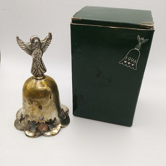 Vintage 1996 Silverplated Engraved Bell "Christmas 1996" International Silver Co - Picture 4 of 8